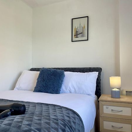 Hk Life Serviced Apartment , City Centre Swindon Dış mekan fotoğraf
