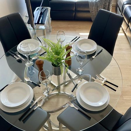 Hk Life Serviced Apartment , City Centre Swindon Dış mekan fotoğraf
