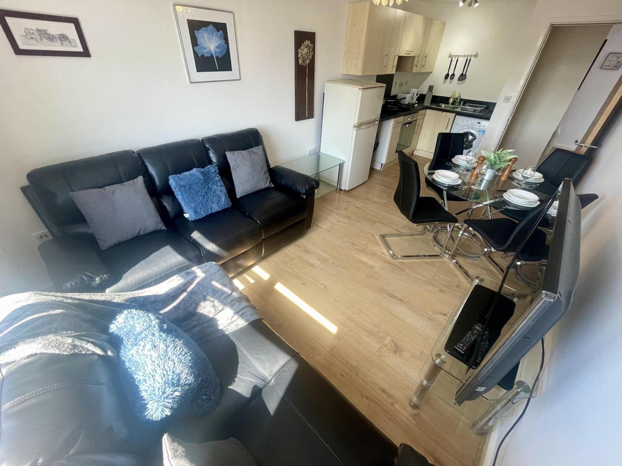 Hk Life Serviced Apartment , City Centre Swindon Dış mekan fotoğraf