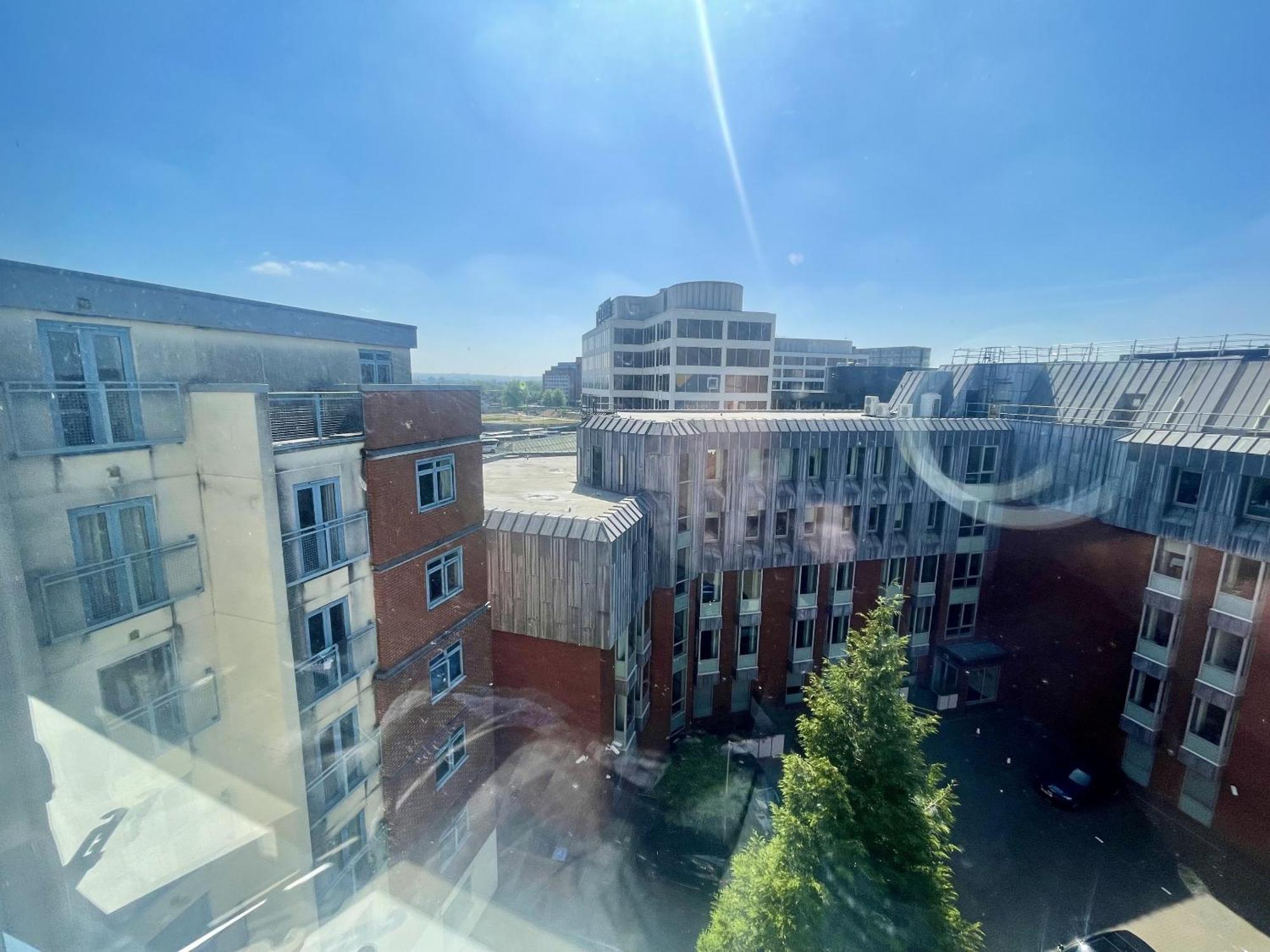 Hk Life Serviced Apartment , City Centre Swindon Dış mekan fotoğraf