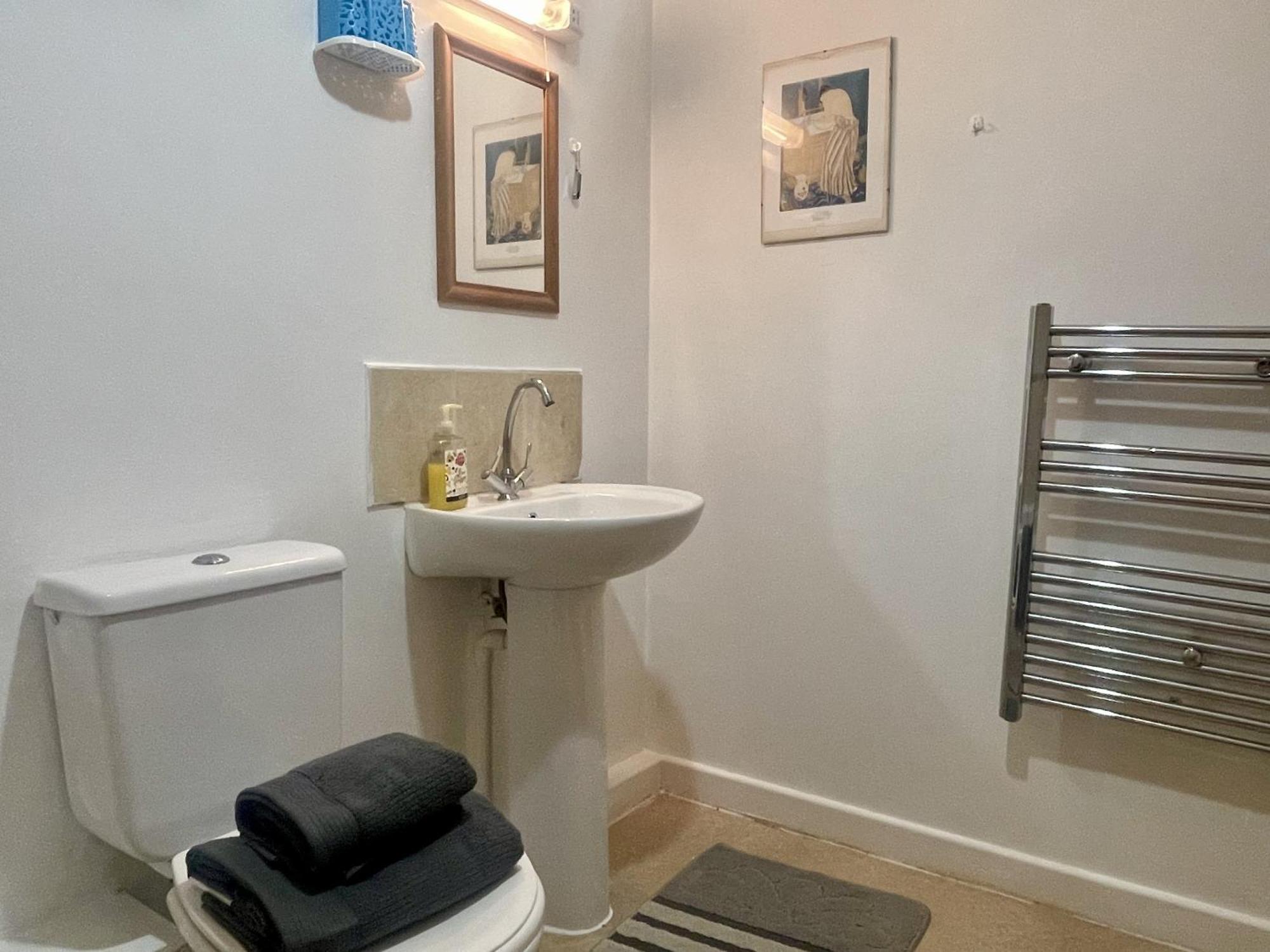 Hk Life Serviced Apartment , City Centre Swindon Dış mekan fotoğraf