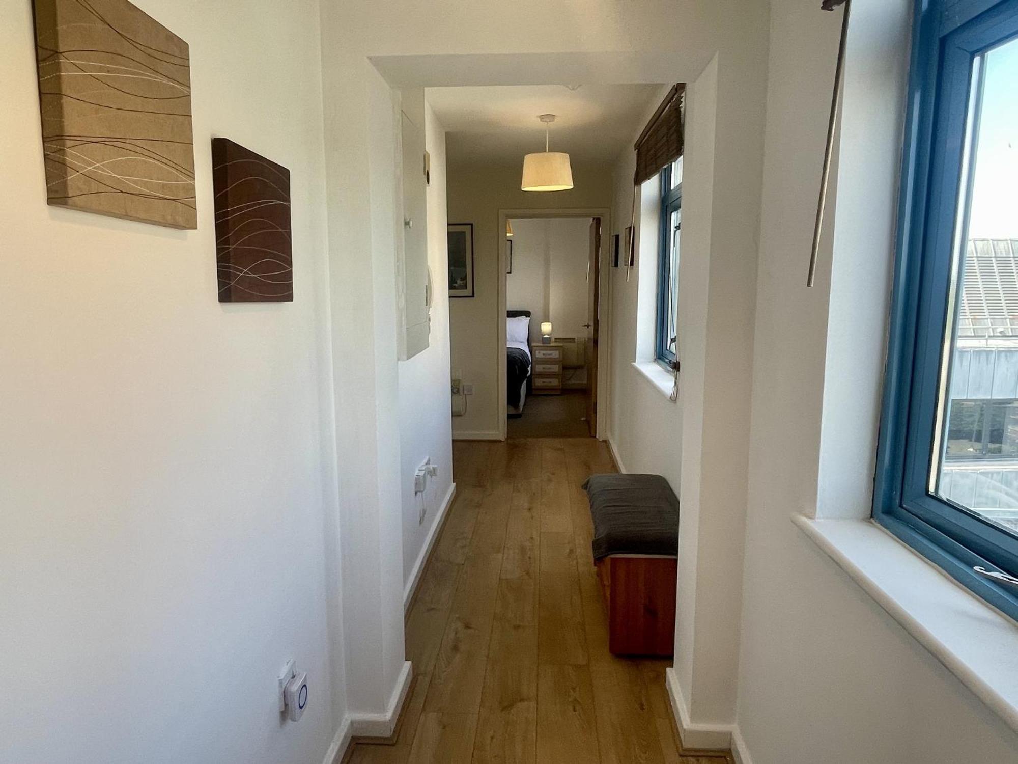 Hk Life Serviced Apartment , City Centre Swindon Dış mekan fotoğraf