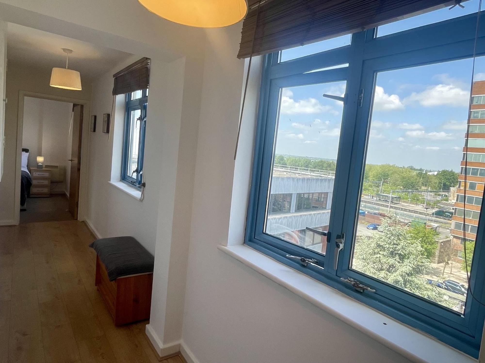 Hk Life Serviced Apartment , City Centre Swindon Dış mekan fotoğraf