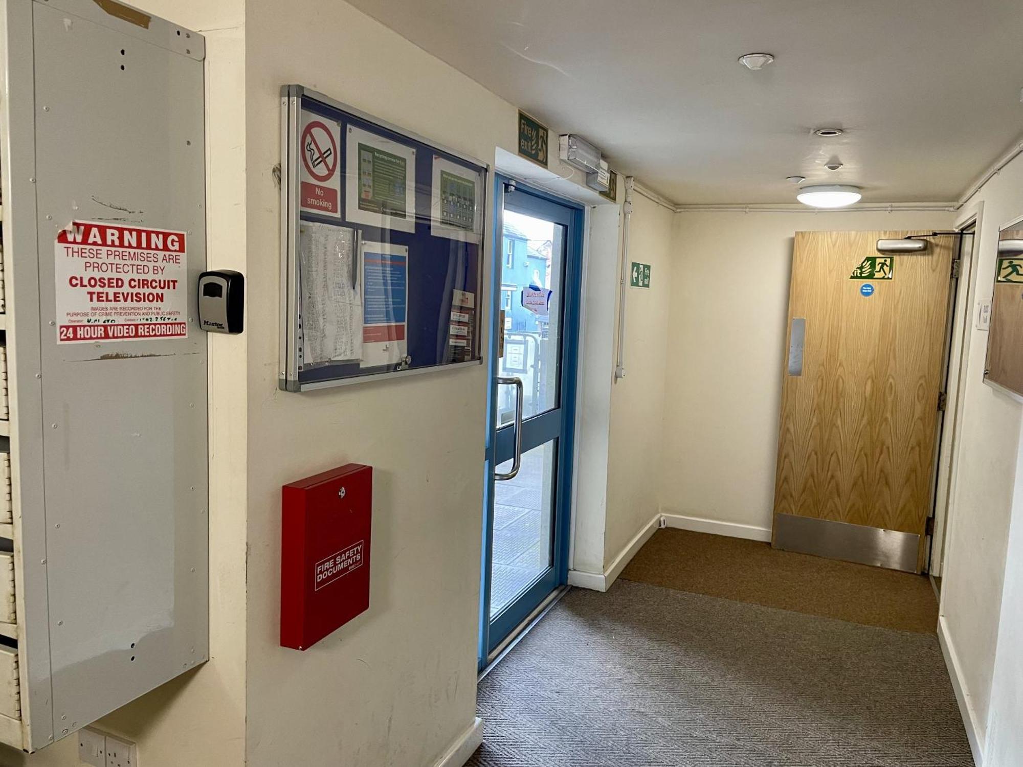 Hk Life Serviced Apartment , City Centre Swindon Dış mekan fotoğraf