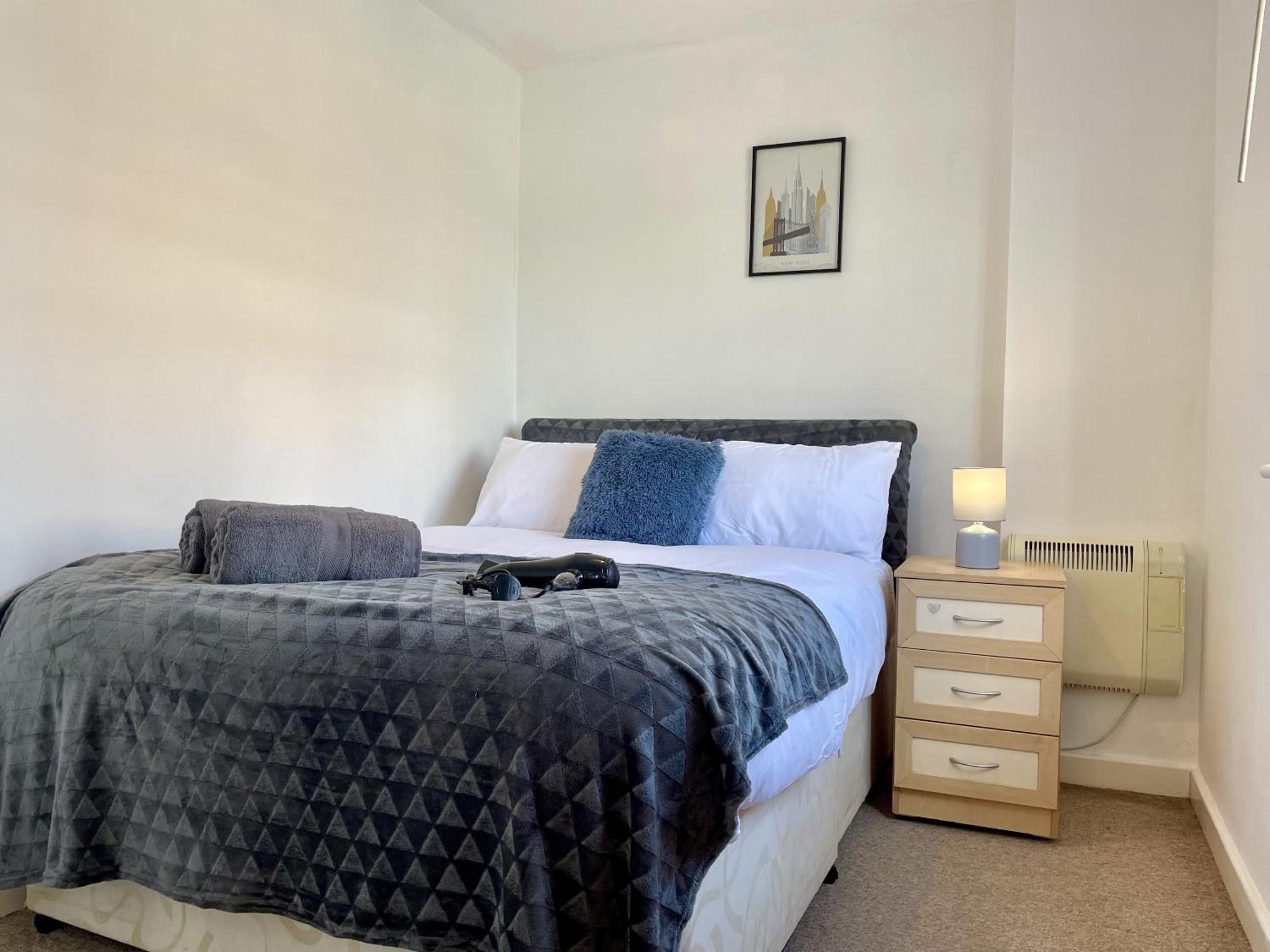 Hk Life Serviced Apartment , City Centre Swindon Dış mekan fotoğraf