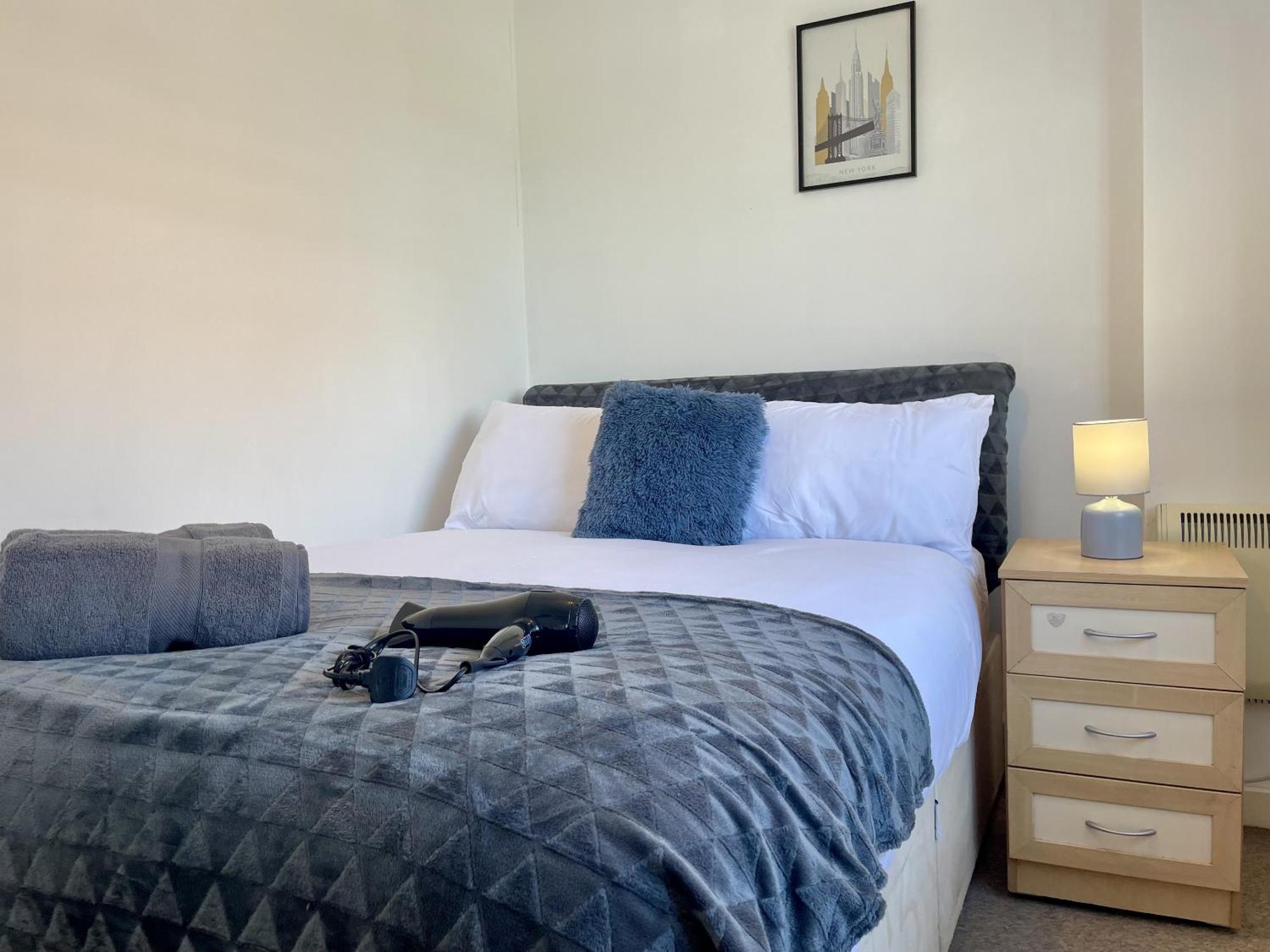 Hk Life Serviced Apartment , City Centre Swindon Dış mekan fotoğraf