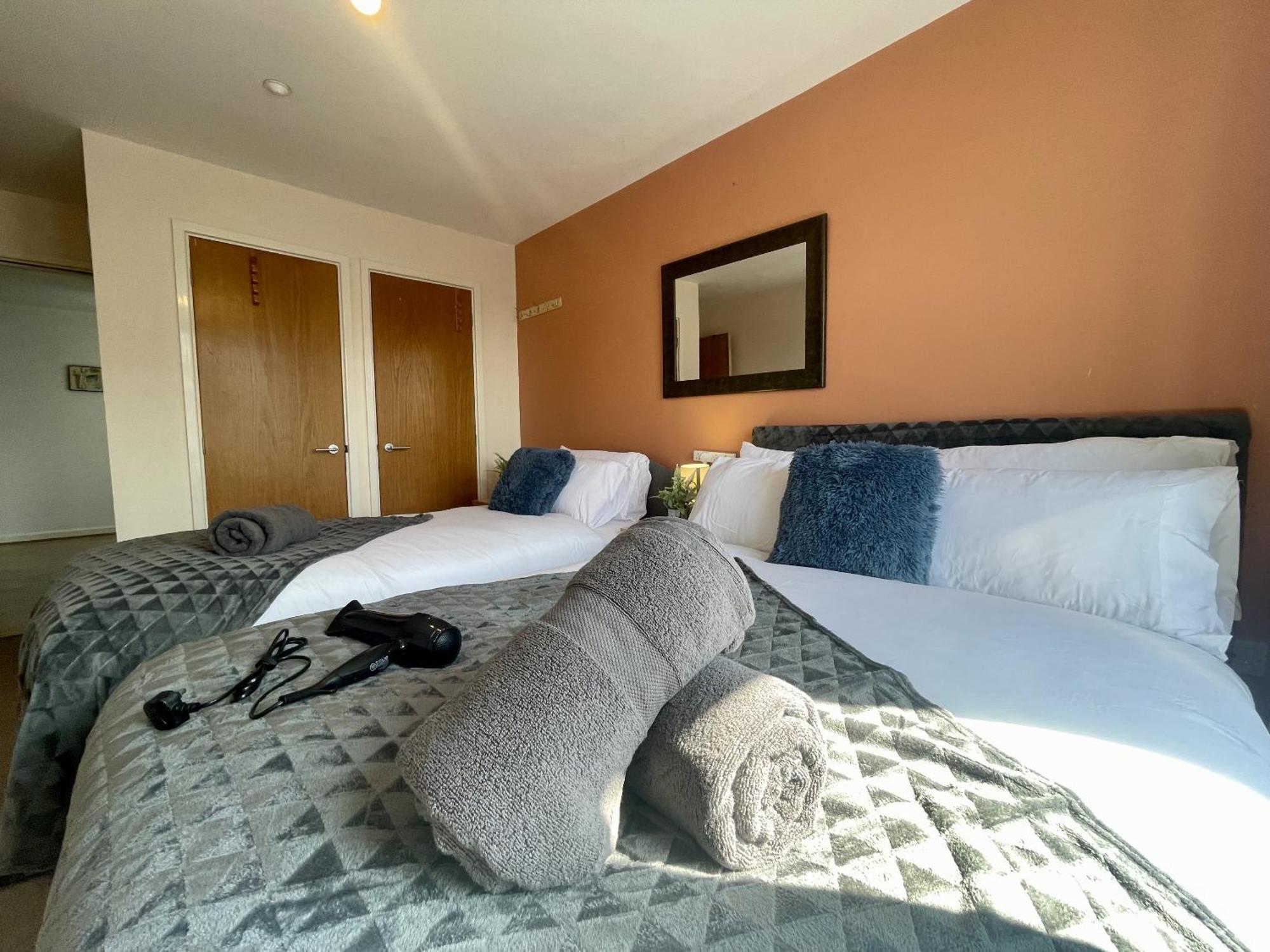 Hk Life Serviced Apartment , City Centre Swindon Dış mekan fotoğraf