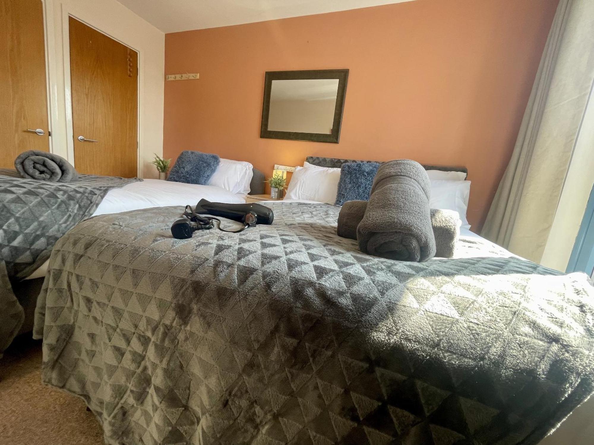 Hk Life Serviced Apartment , City Centre Swindon Dış mekan fotoğraf