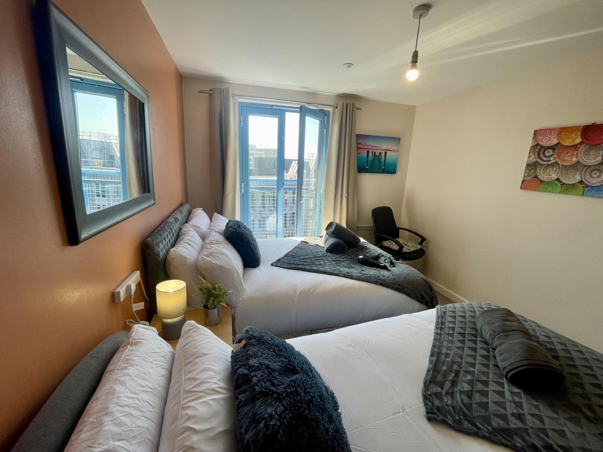 Hk Life Serviced Apartment , City Centre Swindon Dış mekan fotoğraf