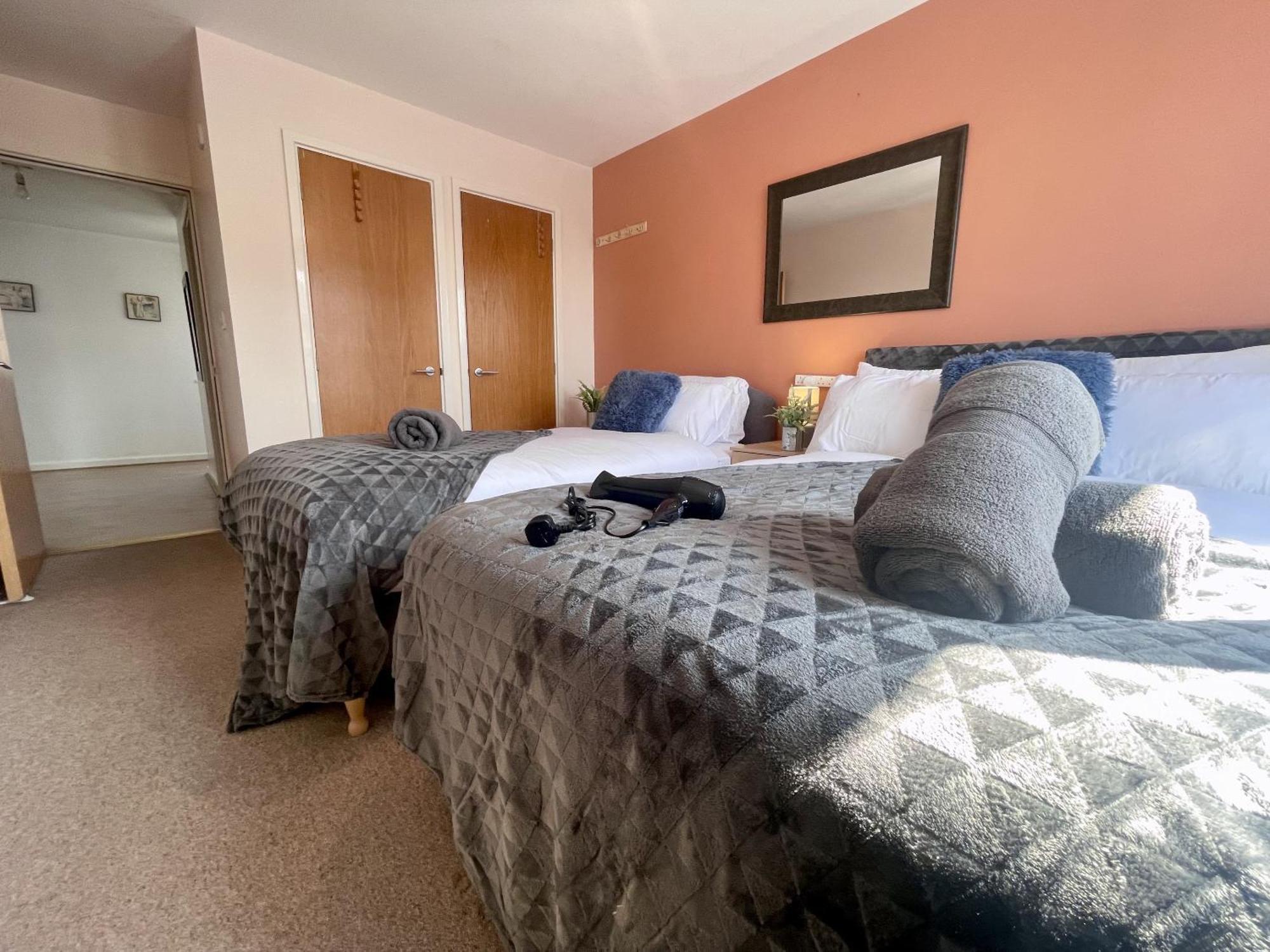Hk Life Serviced Apartment , City Centre Swindon Dış mekan fotoğraf
