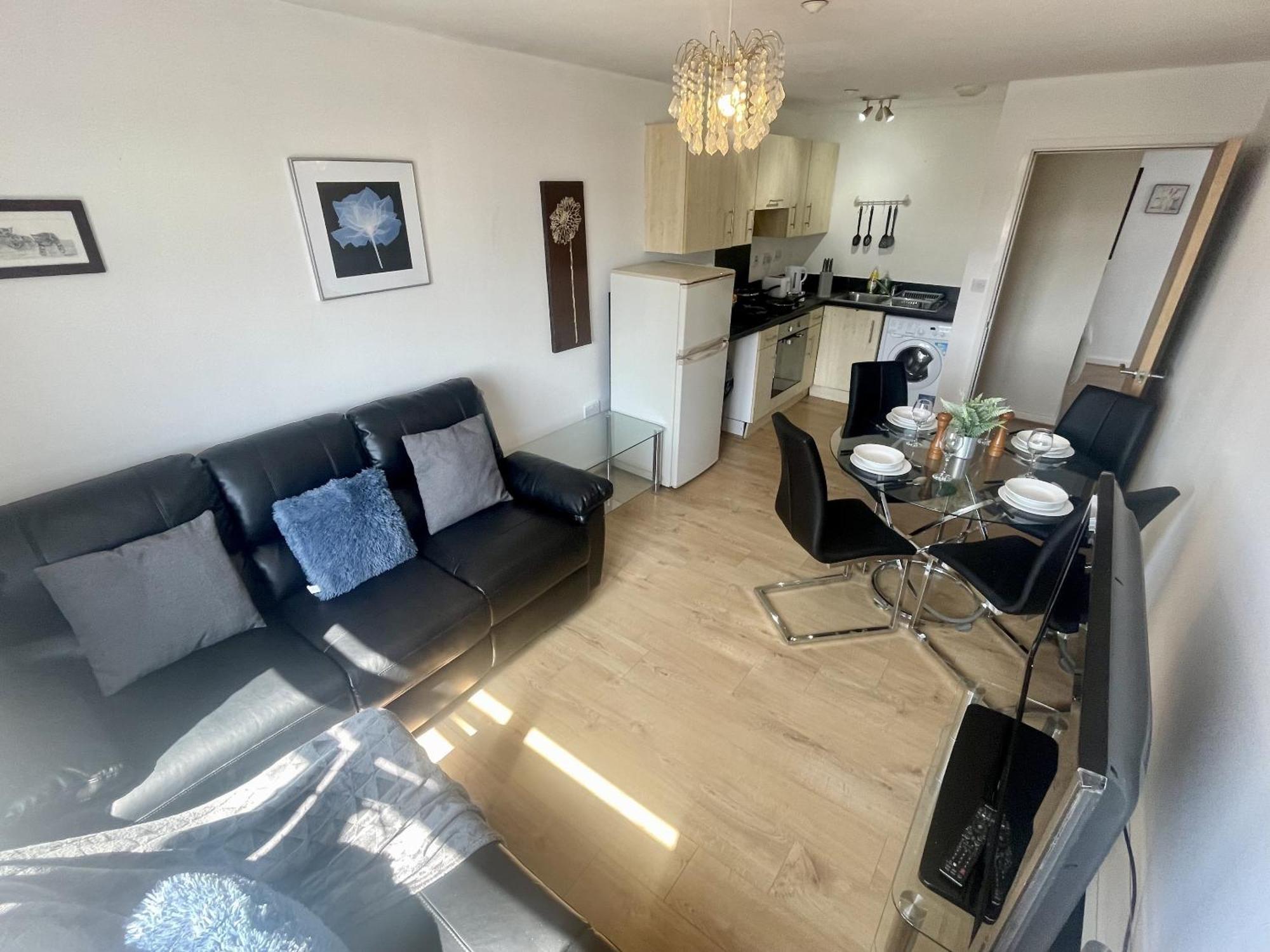 Hk Life Serviced Apartment , City Centre Swindon Dış mekan fotoğraf